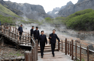 坚持保护生态和发展生态旅游相得益彰