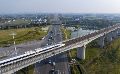 四川多景区开启铁路旅游专线模式