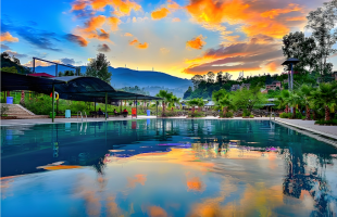 移轴之下，“温泉之乡”恍若童话