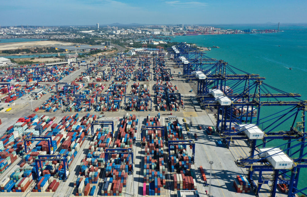 1765344839922179.jpeg 这是2025年11月28日拍摄的洋浦港.jpeg