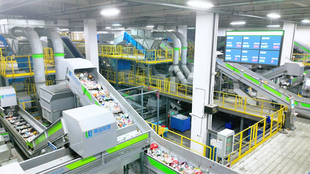 1765351107775031.jpg 联运环境临平分拣中心车间一角。.jpg