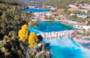 初冬的云南丽江蓝月谷 美成流动山水画  