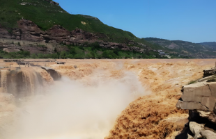 “守着越来越美的黄河，富起来了”    