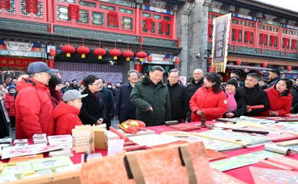 习近平总书记同我们共赶新春市集
