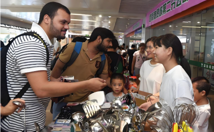 外国游客的访华行程正被重新定义——到中国，“中国购” 