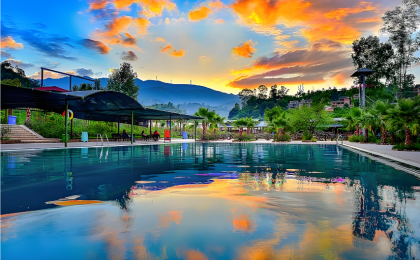 移轴之下，“温泉之乡”恍若童话