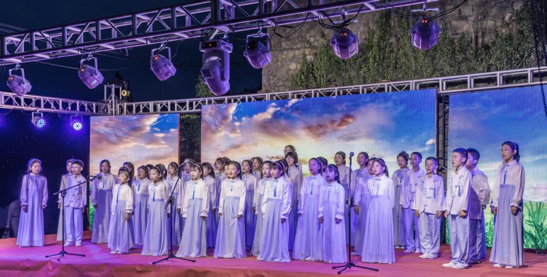 1762412674537932.jpg 藤花峪村春季村晚现场。.jpg