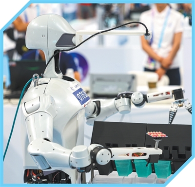 1763622869659017.jpg 机器人在进行拆药分装。.jpg