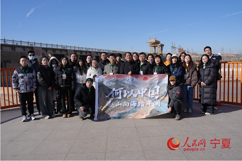 1763630487160958.png 采访团合影。.png