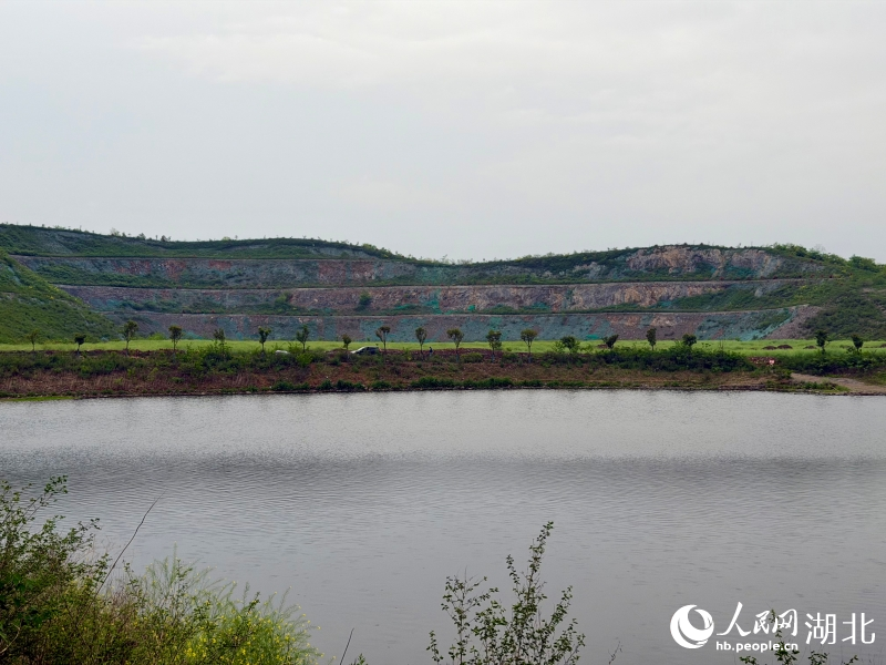 1776142788799518.jpg 针对岩质高陡边坡区域,重点开展地形重塑.jpg